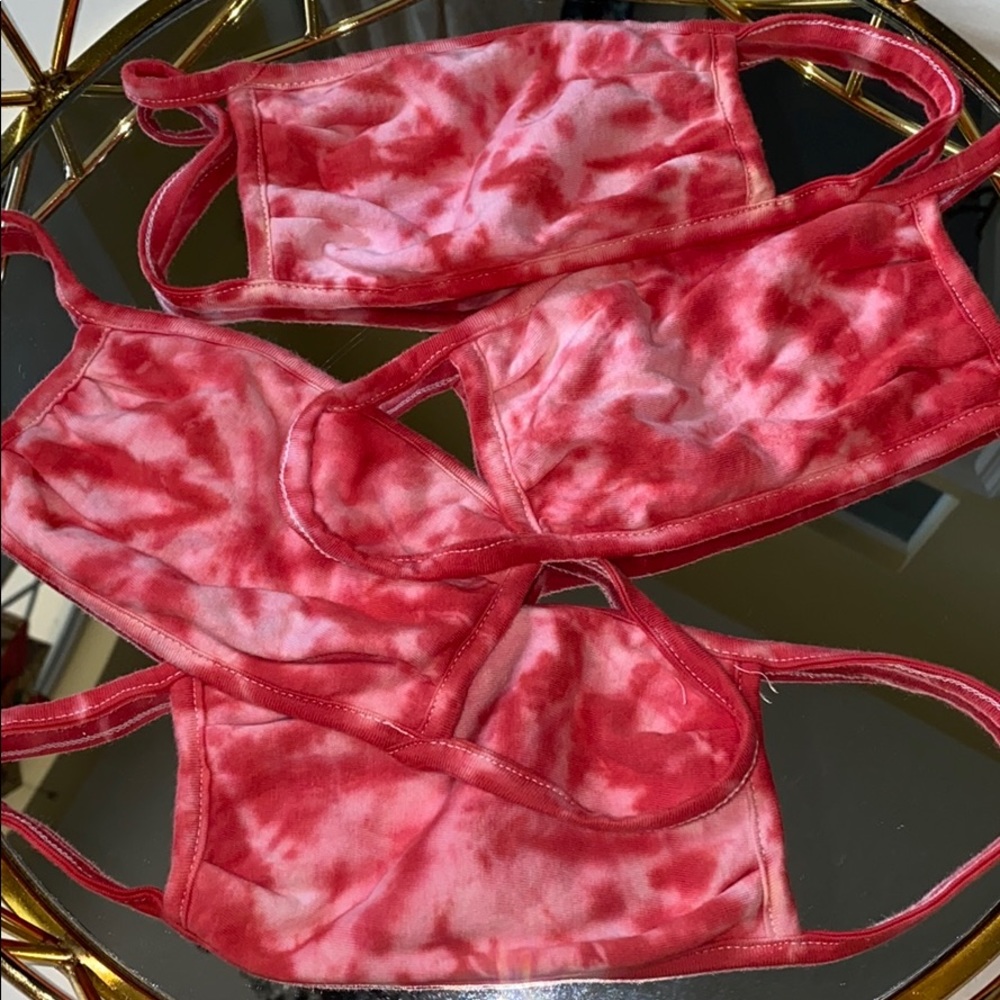 Red tie dye mask